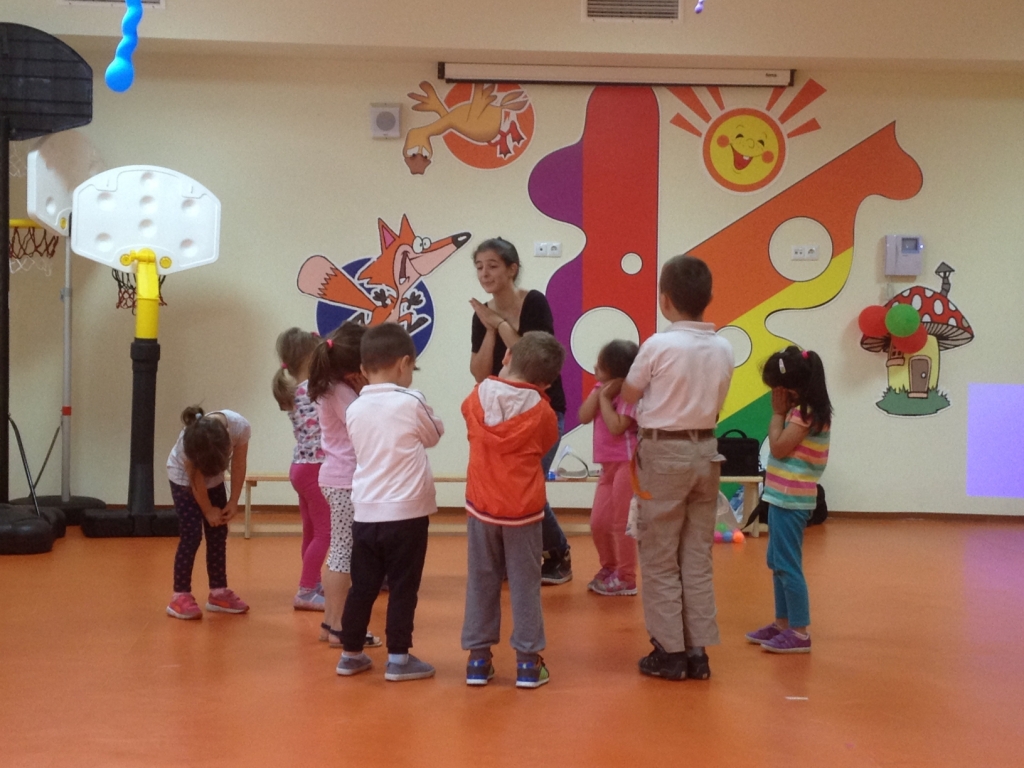 Школа Интензив - Габрово организира обучение по Английски език в детска градина Дъга, Мики Маус, Мечо Пух, 1-ви юни, младост